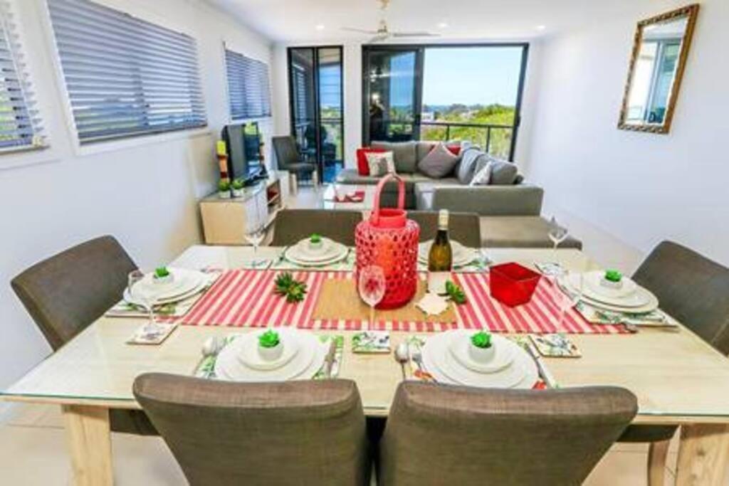 Dolphin Court - 4 Bedroom Apartment With Pool Agnes Water Exterior foto