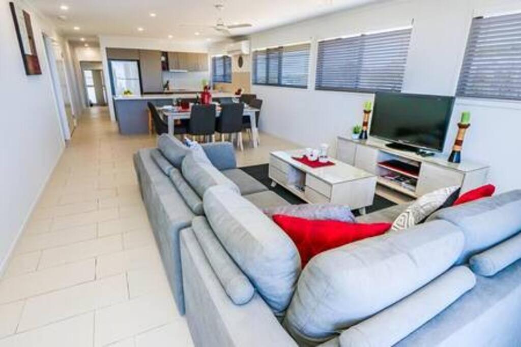 Dolphin Court - 4 Bedroom Apartment With Pool Agnes Water Exterior foto