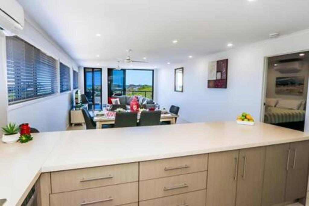 Dolphin Court - 4 Bedroom Apartment With Pool Agnes Water Exterior foto