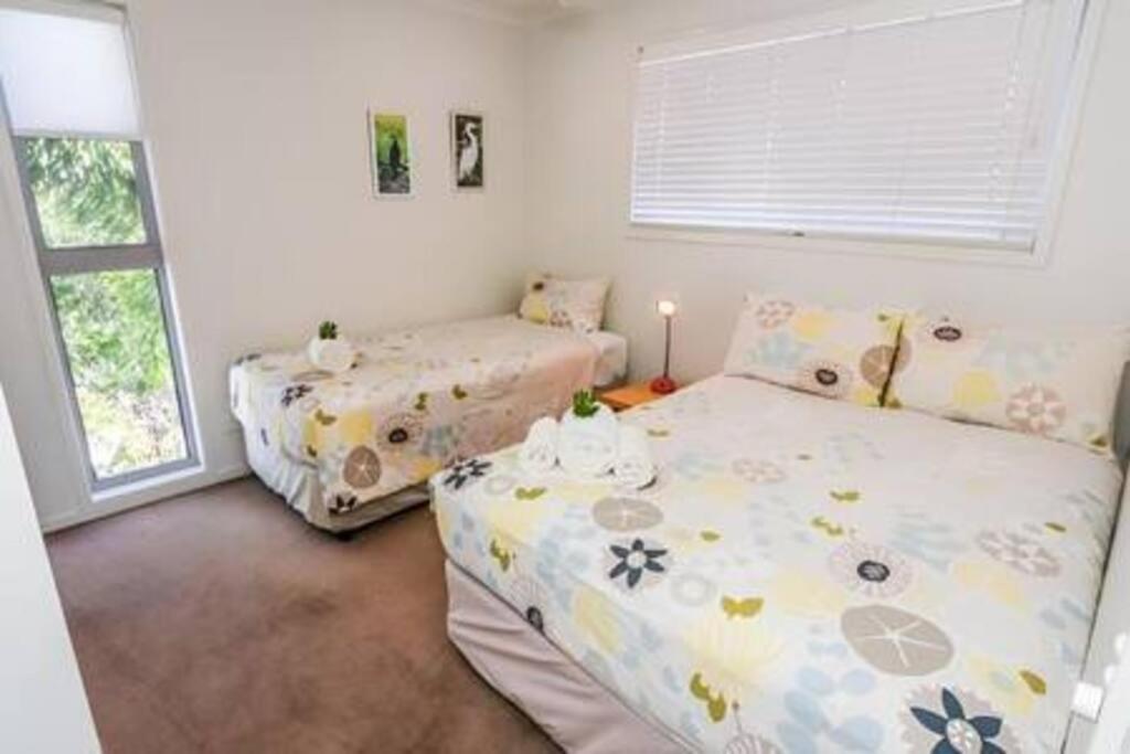 Dolphin Court - 4 Bedroom Apartment With Pool Agnes Water Exterior foto