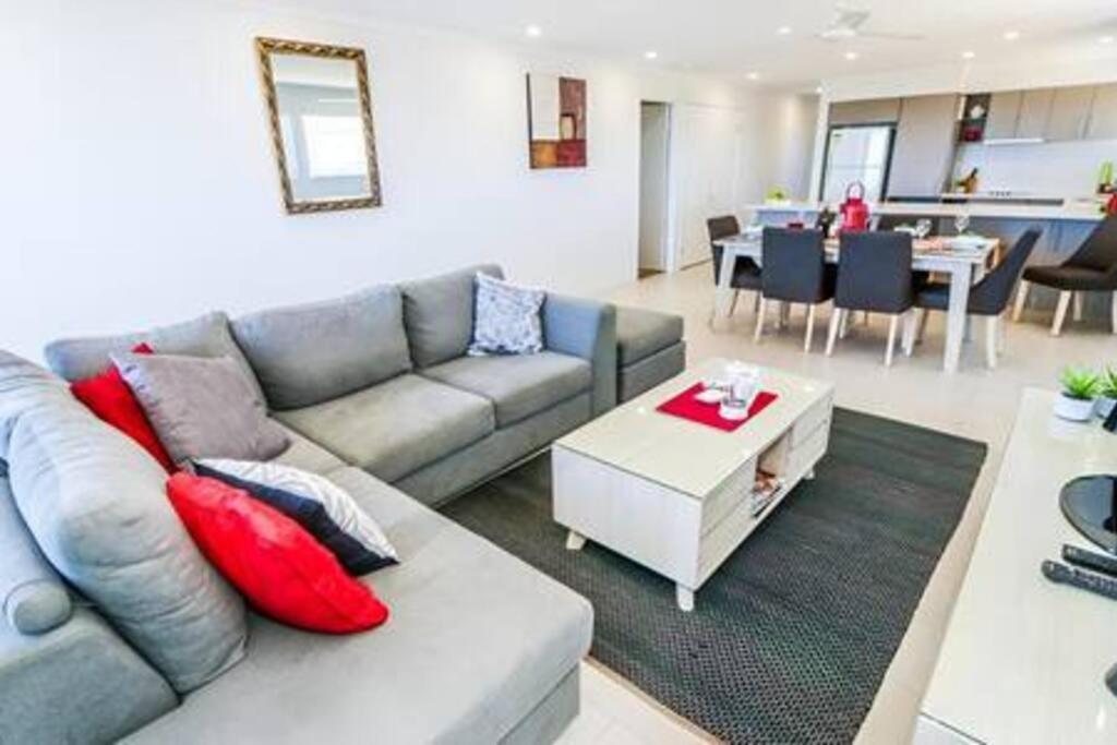 Dolphin Court - 4 Bedroom Apartment With Pool Agnes Water Exterior foto
