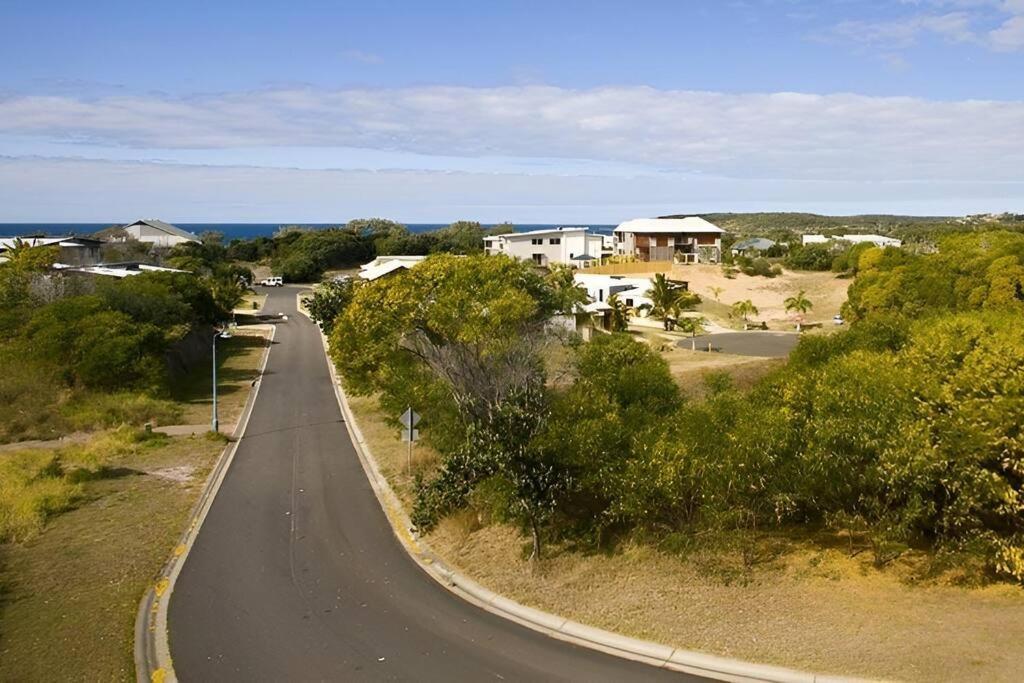 Dolphin Court - 4 Bedroom Apartment With Pool Agnes Water Exterior foto
