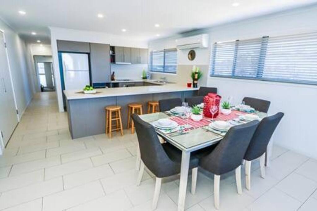 Dolphin Court - 4 Bedroom Apartment With Pool Agnes Water Exterior foto